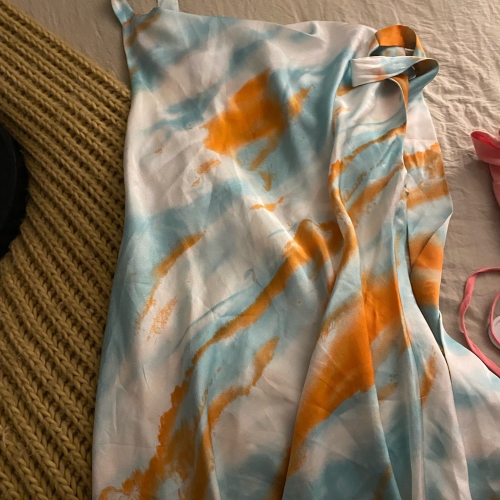 Halter around the neck silk dress super cute! Size L